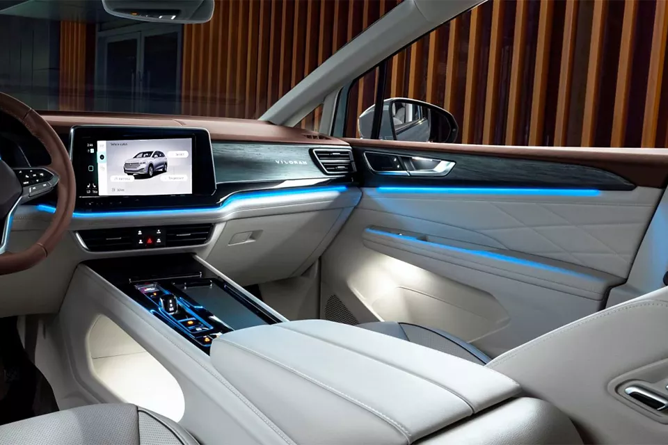 ambient lighting 1 Vì Sao Nên Chọn Volkswagen Viloran Trong Phân Khúc Xe MPV Hạng Sang?